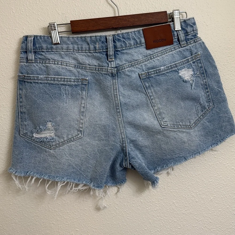 Hidden Distressed Jean Shorts - Picture 6 of 8